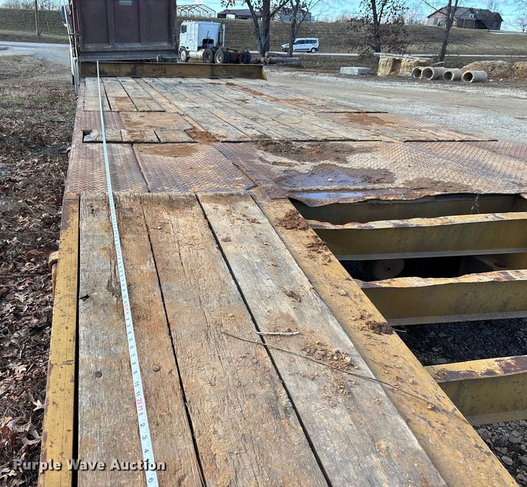 image for item DW7406 2007 Eager Beaver 20XPT equipment trailer