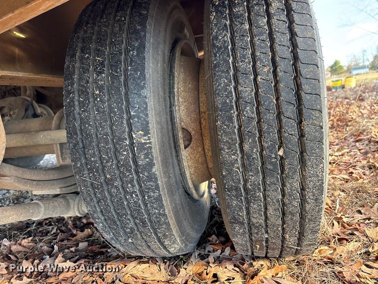 image for item DW7406 2007 Eager Beaver 20XPT equipment trailer