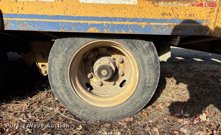 image for item DW7406 2007 Eager Beaver 20XPT equipment trailer