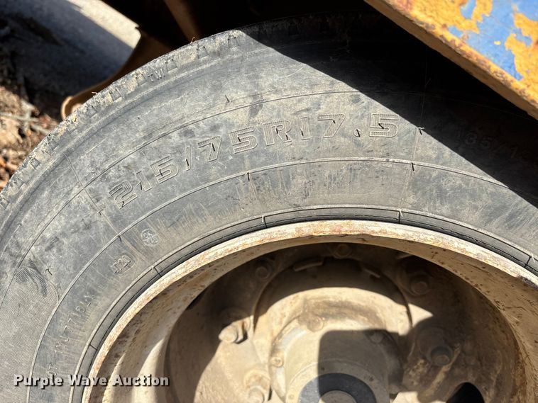 image for item DW7406 2007 Eager Beaver 20XPT equipment trailer