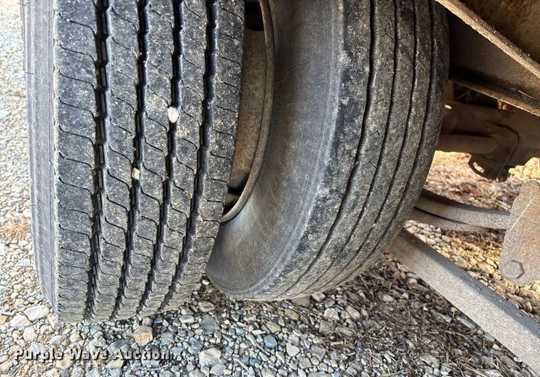 image for item DW7406 2007 Eager Beaver 20XPT equipment trailer