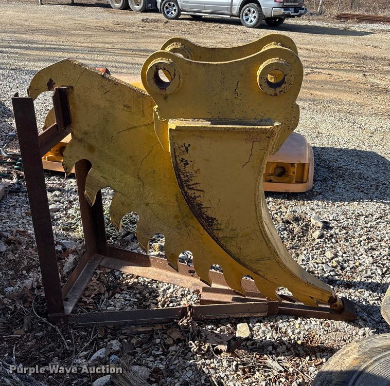 image for item DW7408 Excavator ripper tooth