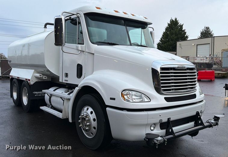 image for item DX5929 2009 Freightliner Columbia water truck