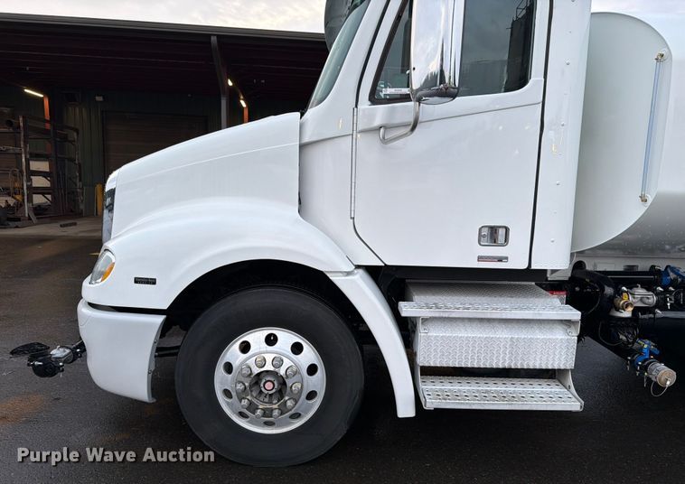 image for item DX5929 2009 Freightliner Columbia water truck