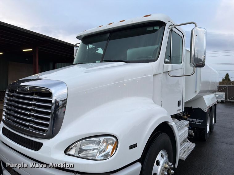 image for item DX5929 2009 Freightliner Columbia water truck