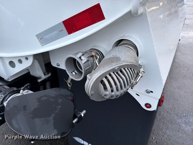 image for item DX5929 2009 Freightliner Columbia water truck