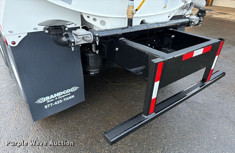 image for item DX5929 2009 Freightliner Columbia water truck