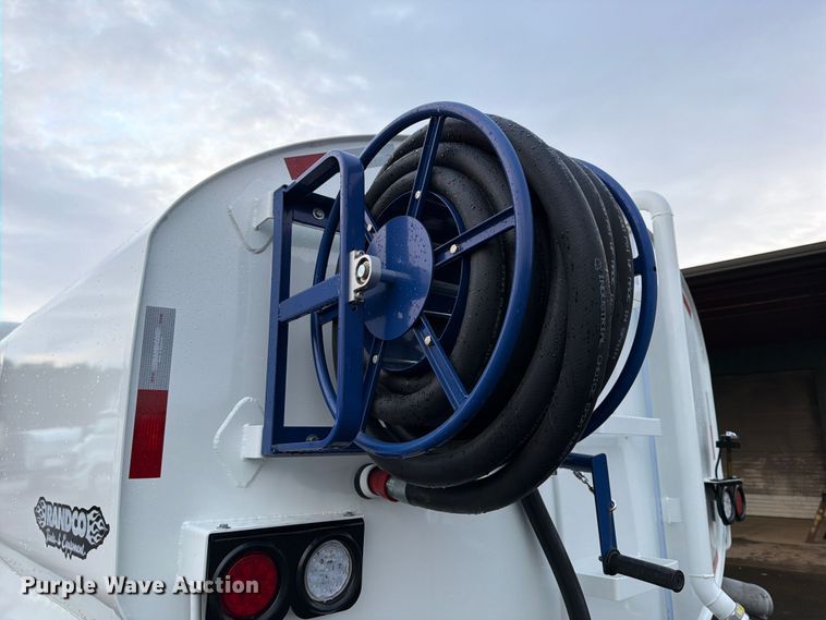 image for item DX5929 2009 Freightliner Columbia water truck