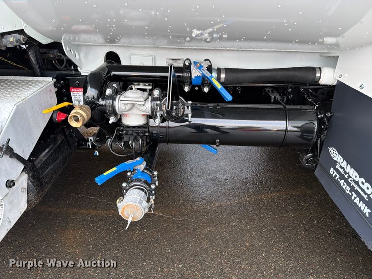 image for item DX5929 2009 Freightliner Columbia water truck