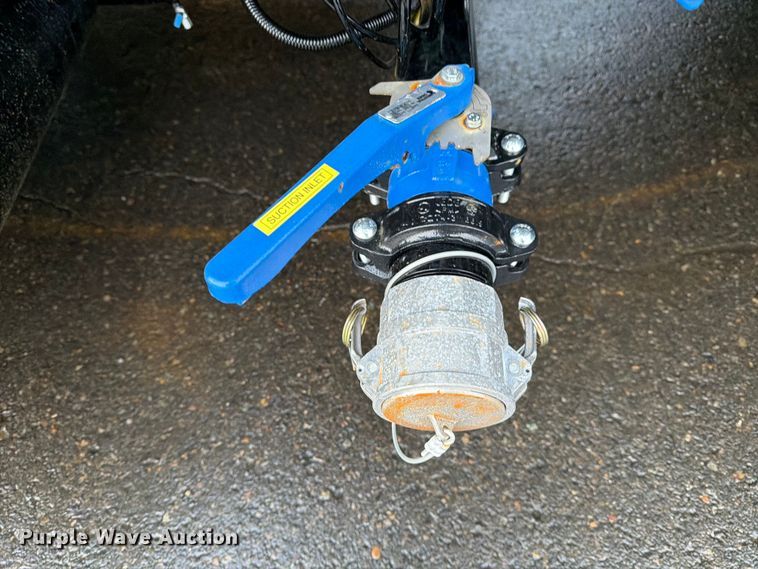 image for item DX5929 2009 Freightliner Columbia water truck