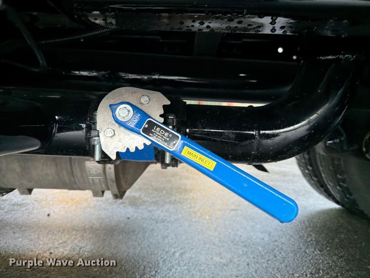 image for item DX5929 2009 Freightliner Columbia water truck