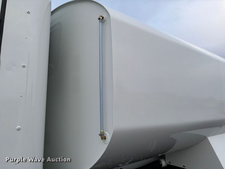 image for item DX5929 2009 Freightliner Columbia water truck