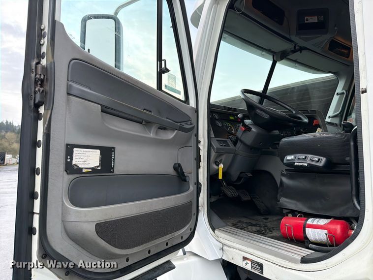 image for item DX5929 2009 Freightliner Columbia water truck