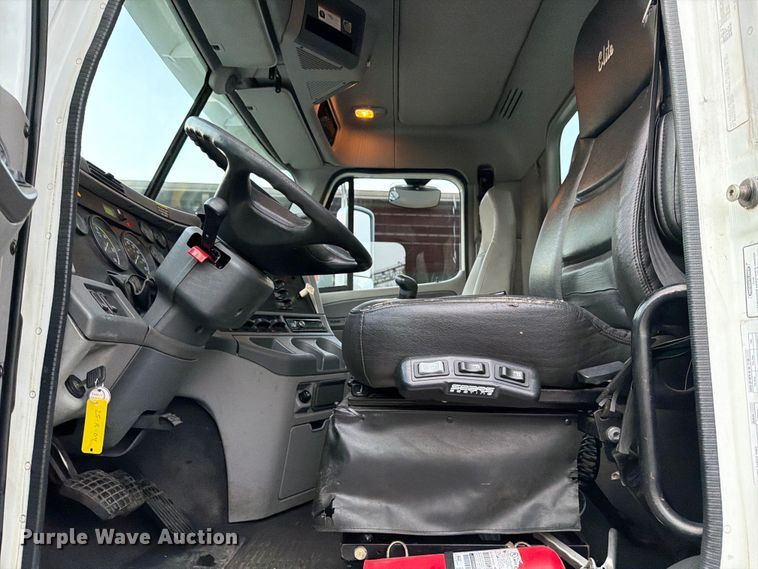 image for item DX5929 2009 Freightliner Columbia water truck