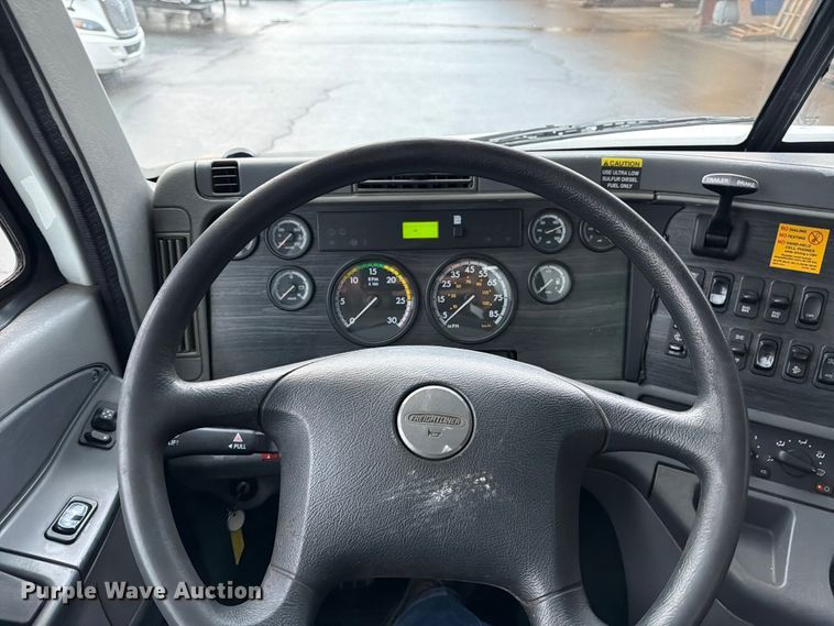 image for item DX5929 2009 Freightliner Columbia water truck