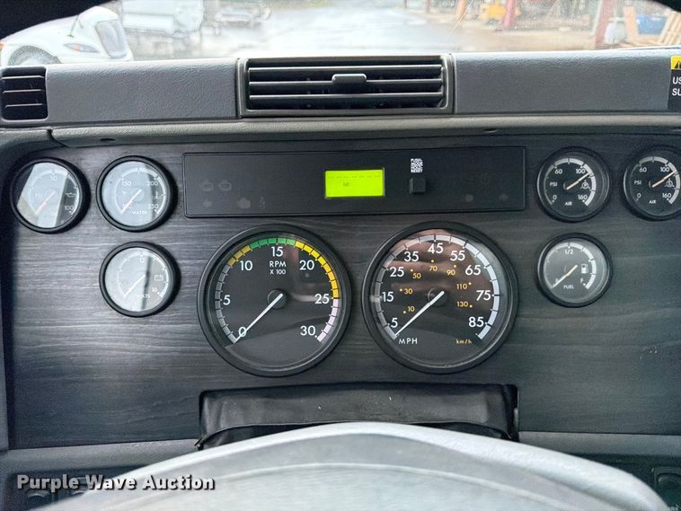 image for item DX5929 2009 Freightliner Columbia water truck