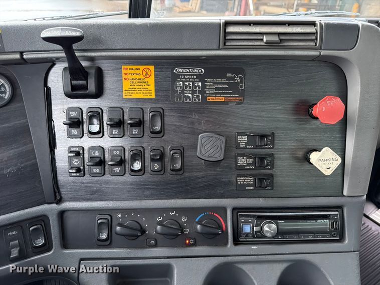 image for item DX5929 2009 Freightliner Columbia water truck