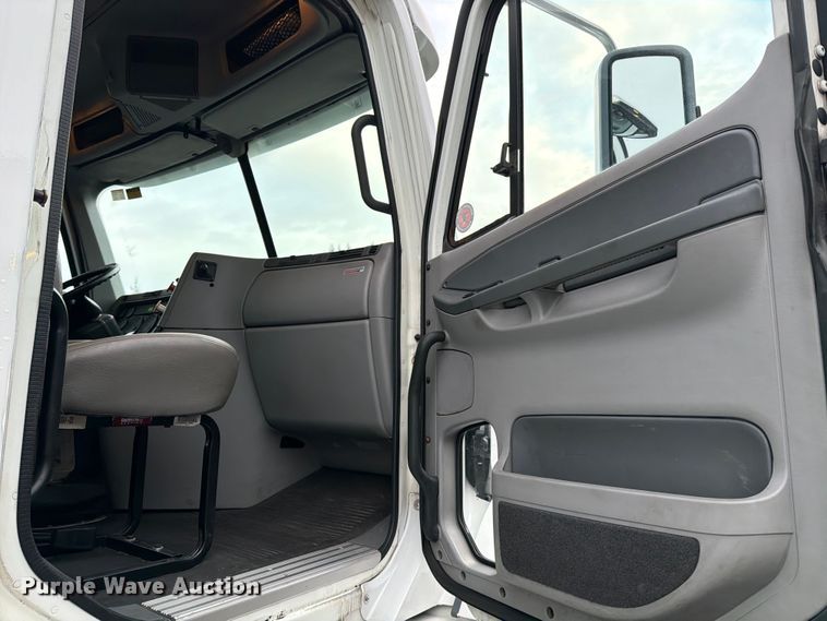 image for item DX5929 2009 Freightliner Columbia water truck