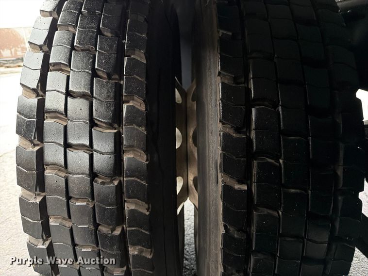 image for item DX5929 2009 Freightliner Columbia water truck