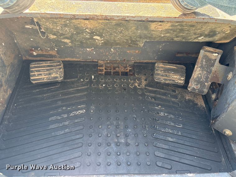 image for item EA7141 2013 Takeuchi TL230 Series 2 tracked skid steer loader