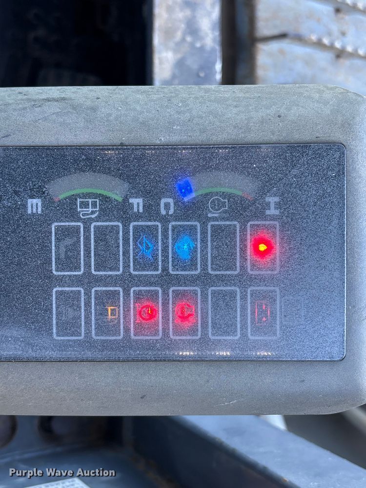 image for item EA7141 2013 Takeuchi TL230 Series 2 tracked skid steer loader