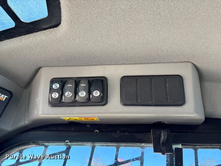 image for item EA7142 2017 Caterpillar 299D2 tracked skid steer loader