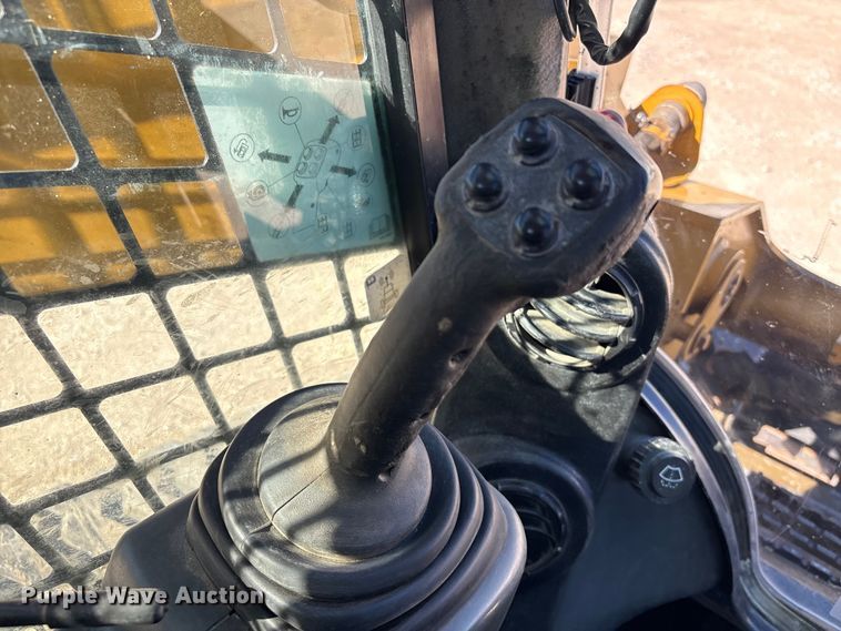 image for item EA7142 2017 Caterpillar 299D2 tracked skid steer loader