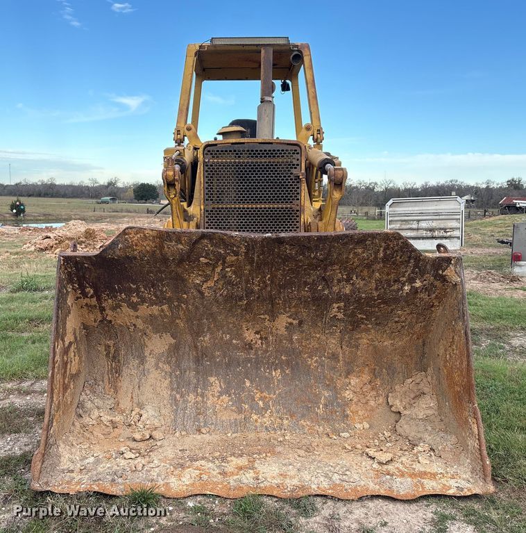 image for item EA7174 1984 John Deere 755A track loader
