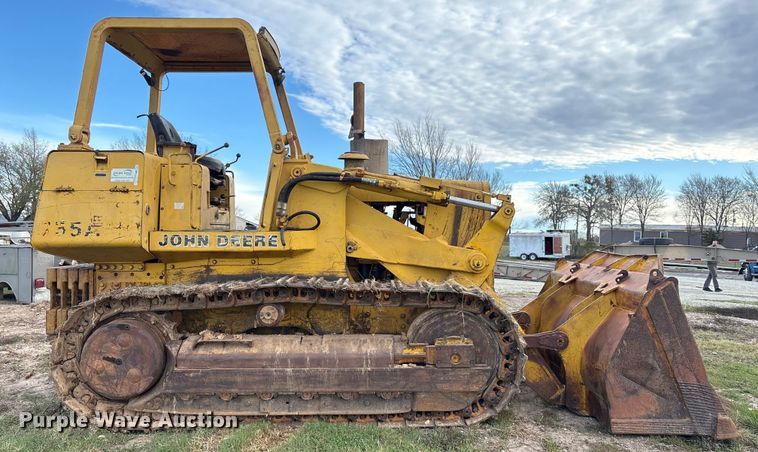image for item EA7174 1984 John Deere 755A track loader