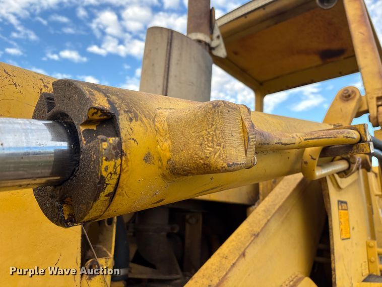 image for item EA7174 1984 John Deere 755A track loader