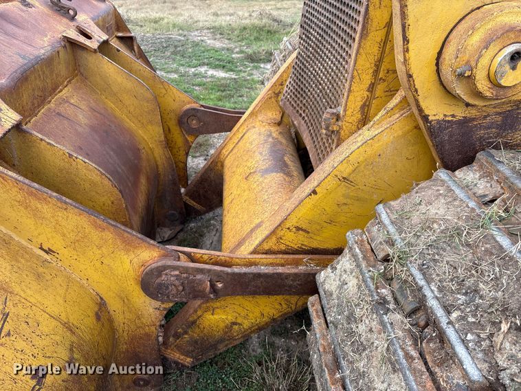 image for item EA7174 1984 John Deere 755A track loader