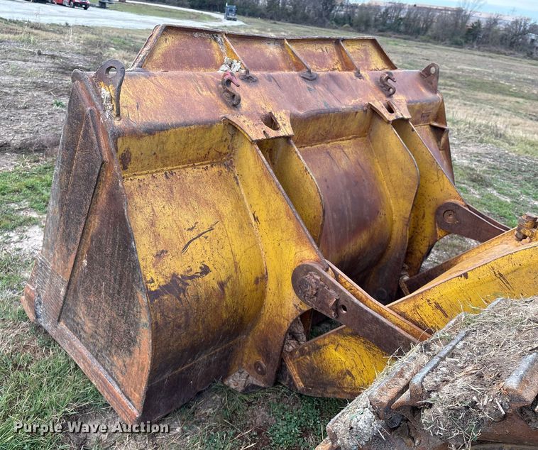 image for item EA7174 1984 John Deere 755A track loader