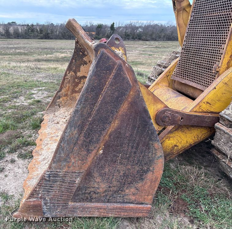 image for item EA7174 1984 John Deere 755A track loader