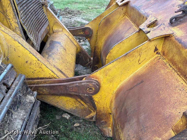 image for item EA7174 1984 John Deere 755A track loader