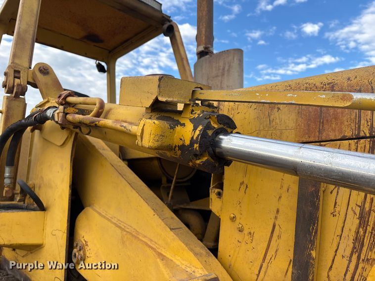 image for item EA7174 1984 John Deere 755A track loader