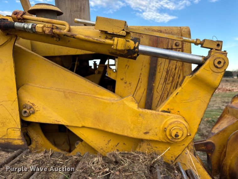 image for item EA7174 1984 John Deere 755A track loader