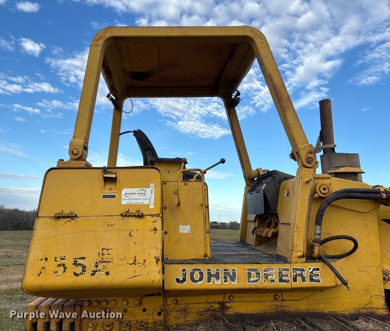 image for item EA7174 1984 John Deere 755A track loader