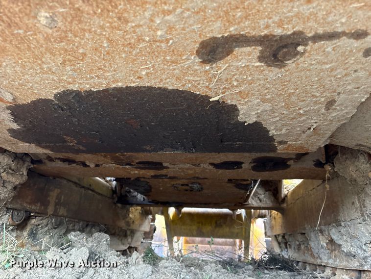 image for item EA7174 1984 John Deere 755A track loader