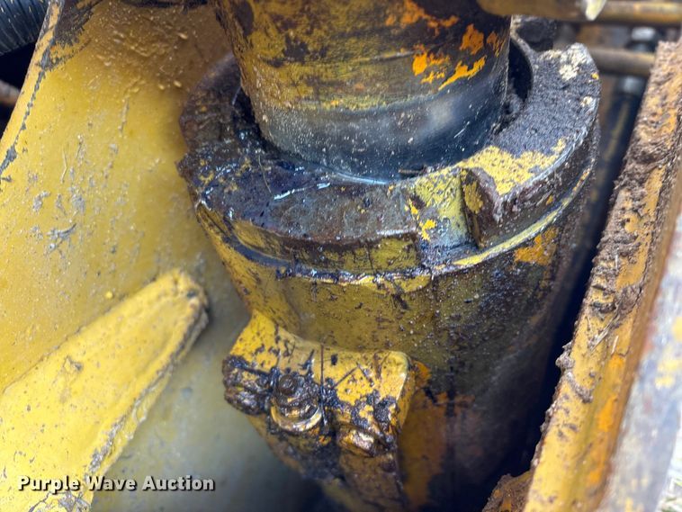 image for item EA7174 1984 John Deere 755A track loader