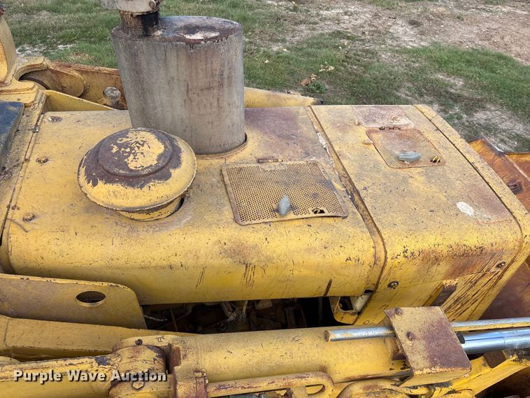 image for item EA7174 1984 John Deere 755A track loader