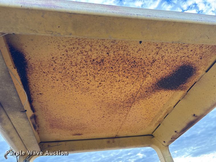 image for item EA7174 1984 John Deere 755A track loader