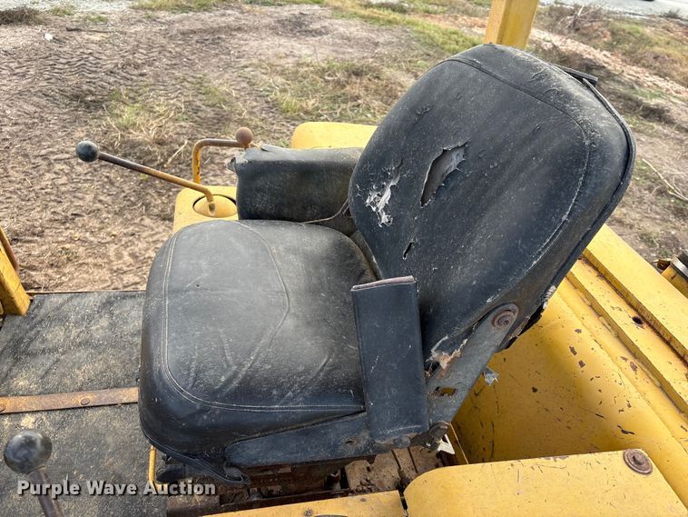 image for item EA7174 1984 John Deere 755A track loader