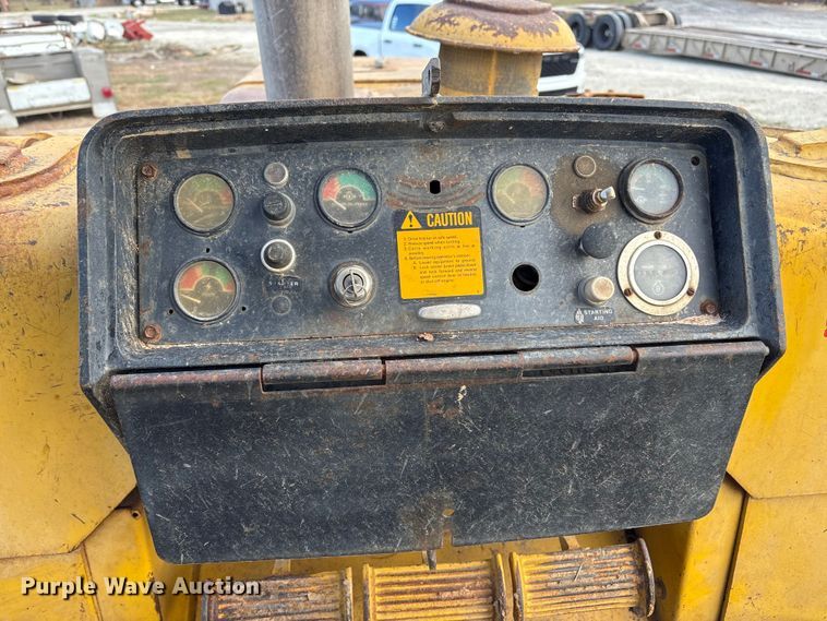 image for item EA7174 1984 John Deere 755A track loader