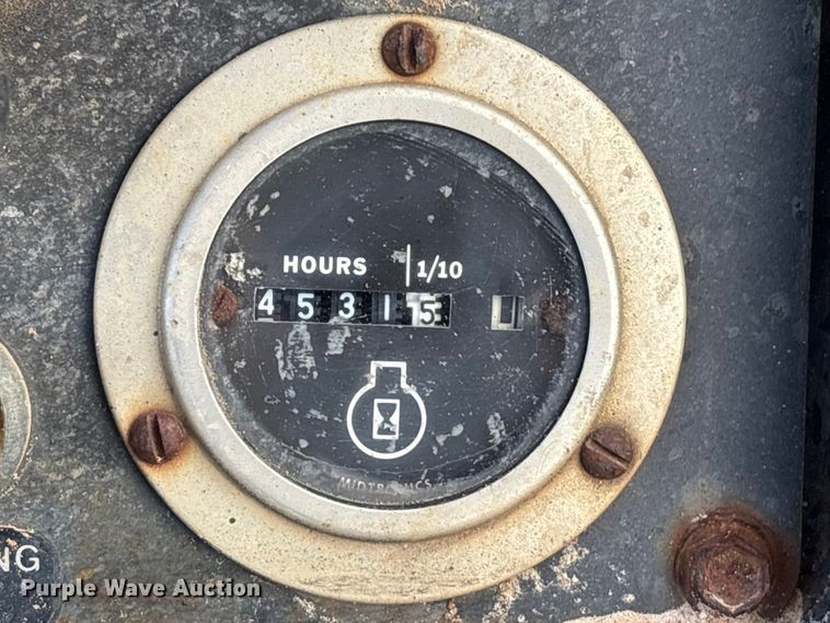 image for item EA7174 1984 John Deere 755A track loader