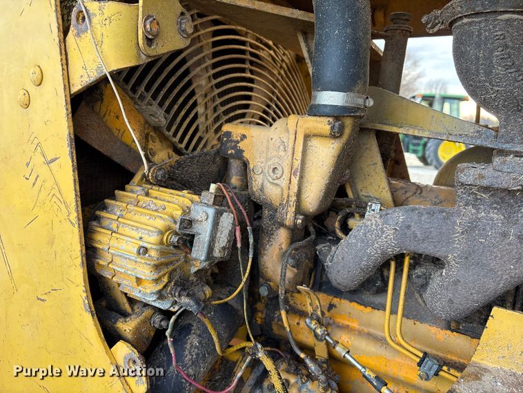 image for item EA7174 1984 John Deere 755A track loader