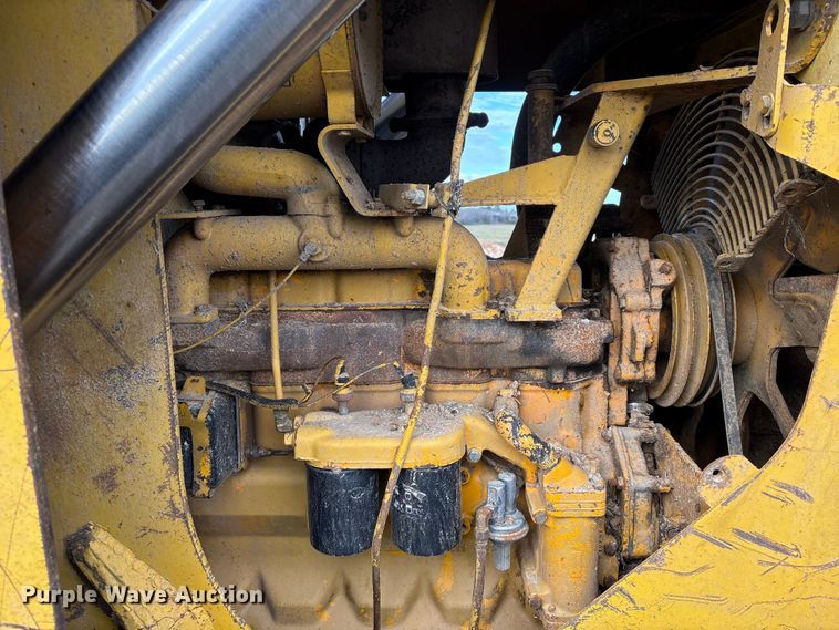 image for item EA7174 1984 John Deere 755A track loader