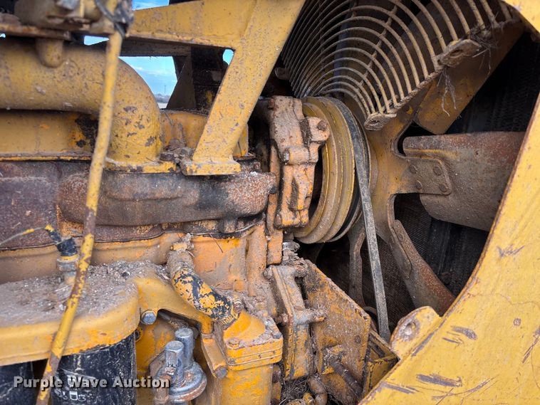 image for item EA7174 1984 John Deere 755A track loader