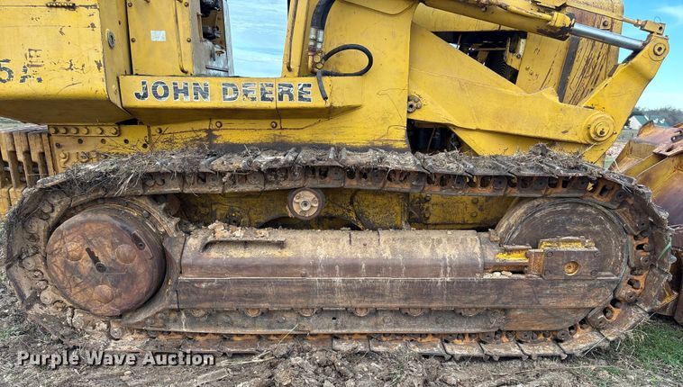 image for item EA7174 1984 John Deere 755A track loader