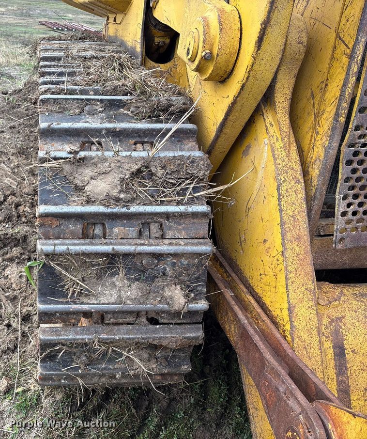 image for item EA7174 1984 John Deere 755A track loader