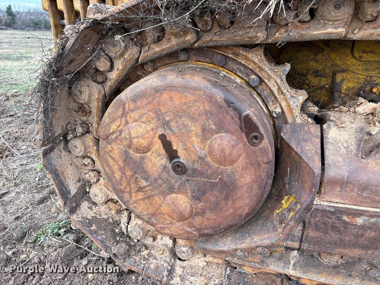 image for item EA7174 1984 John Deere 755A track loader